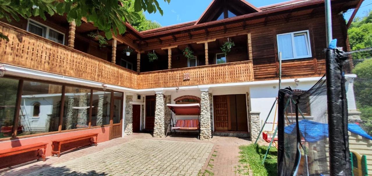 Casa Colt De Rai Villa Brezoi Eksteriør bilde