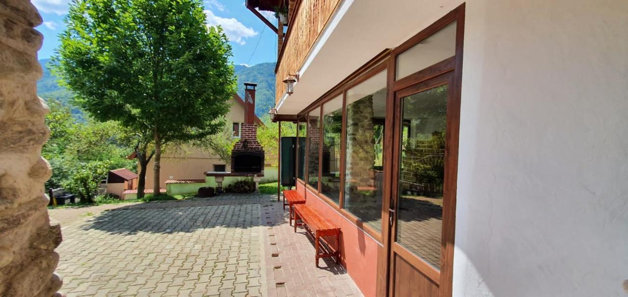 Casa Colt De Rai Villa Brezoi Eksteriør bilde